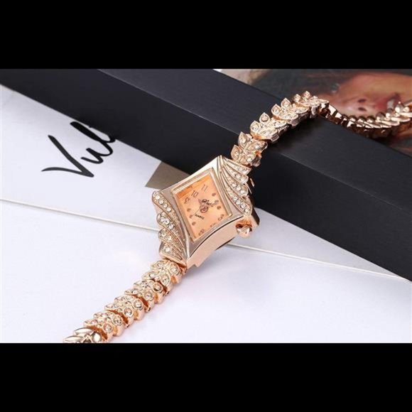 LsvtrUS Lady Women Quartz Rhinestone Crystal Wrist Watch Rhombus Gold Surface